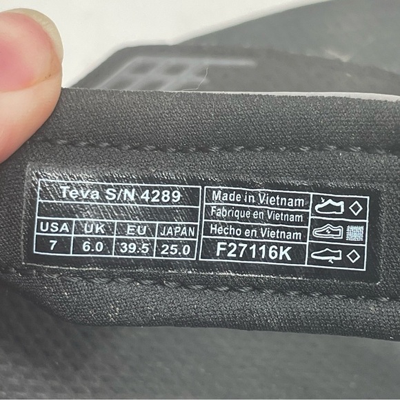 Teva Sandals – Adjustable Straps Size: 7 - Picture 13 of 13